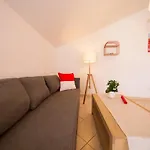 Leonarda Apartment Murter