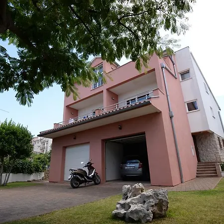 Apartment Leonarda Murter