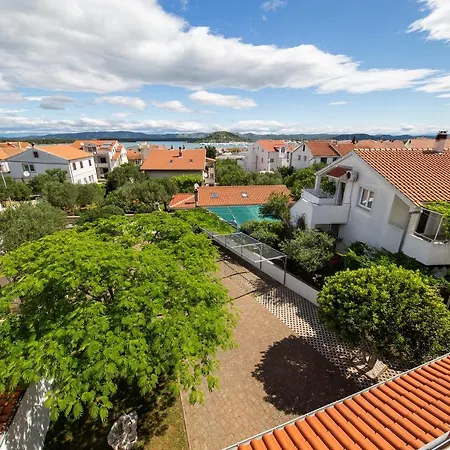 Apartment Leonarda *