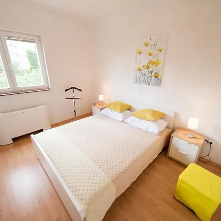 Apartment Leonarda Murter