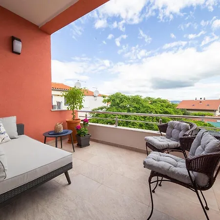 Leonarda Apartment Murter