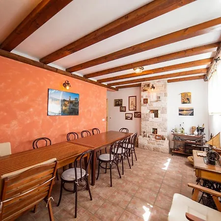 Apartment Leonarda Murter